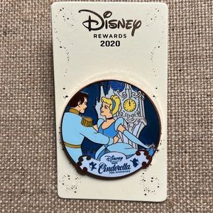 Disney rewards Cinderella pin